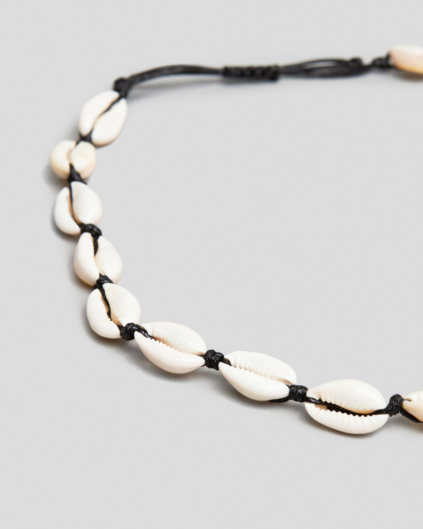 BLACK COWRIE SHELL CHOKER