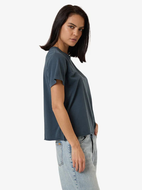 MINIMAL THRILLS RELAXED TEE