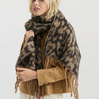 leopard patterned fluffy scarf