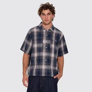 SHADOW RUNNER CROPPED SHORT SLEEVE SHIRT