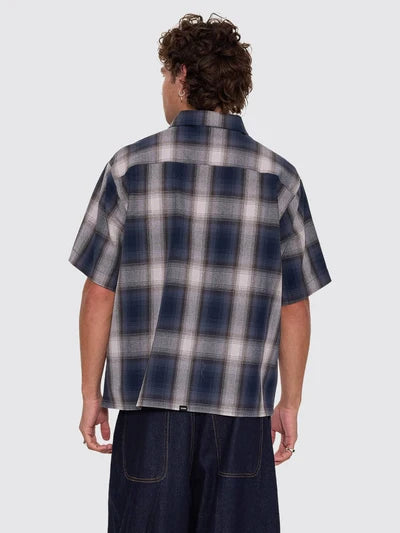 SHADOW RUNNER CROPPED SHORT SLEEVE SHIRT