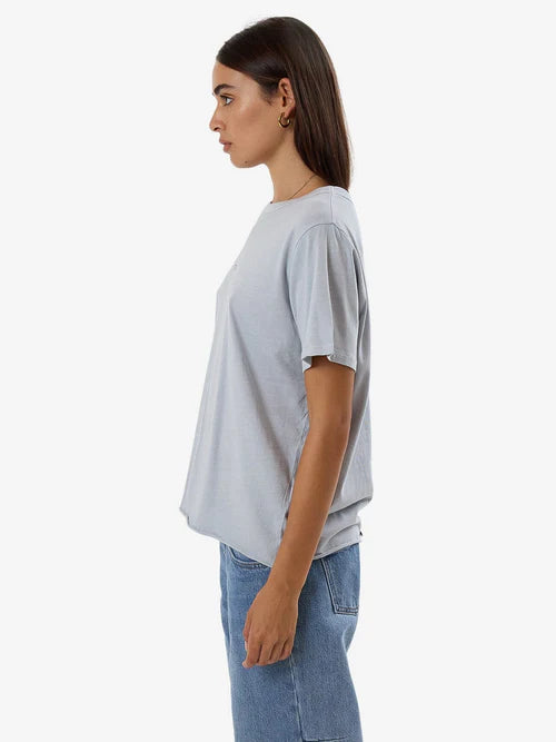 MINIMAL THRILLS RELAXED TEE