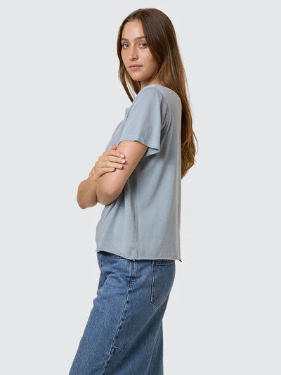 MINIMAL THRILLS RELAXED TEE